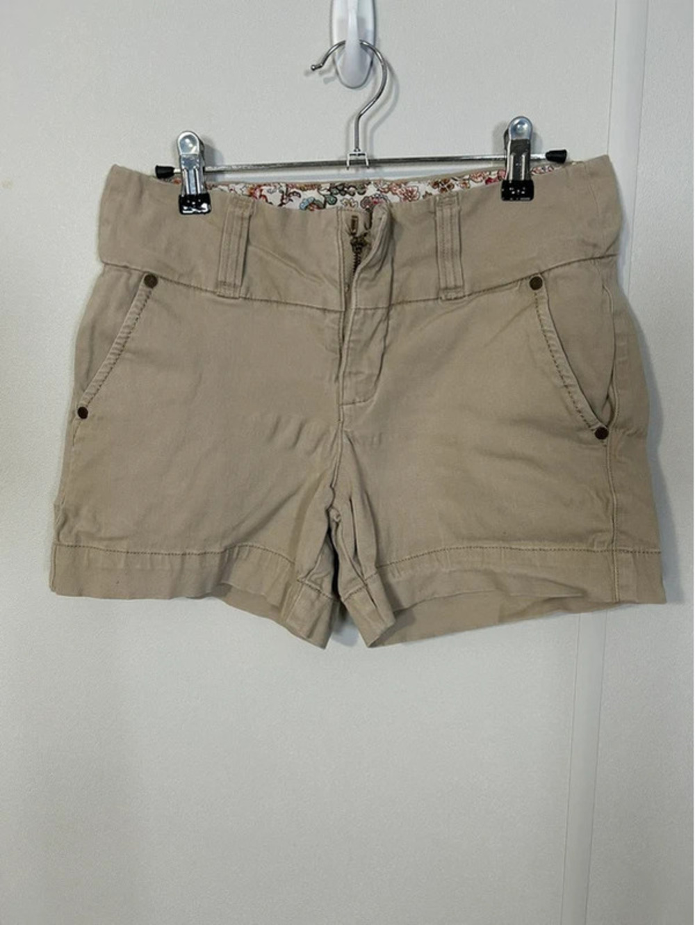 One 5 One Khaki Stretch Chino Shorts Floral Waistband Size 4